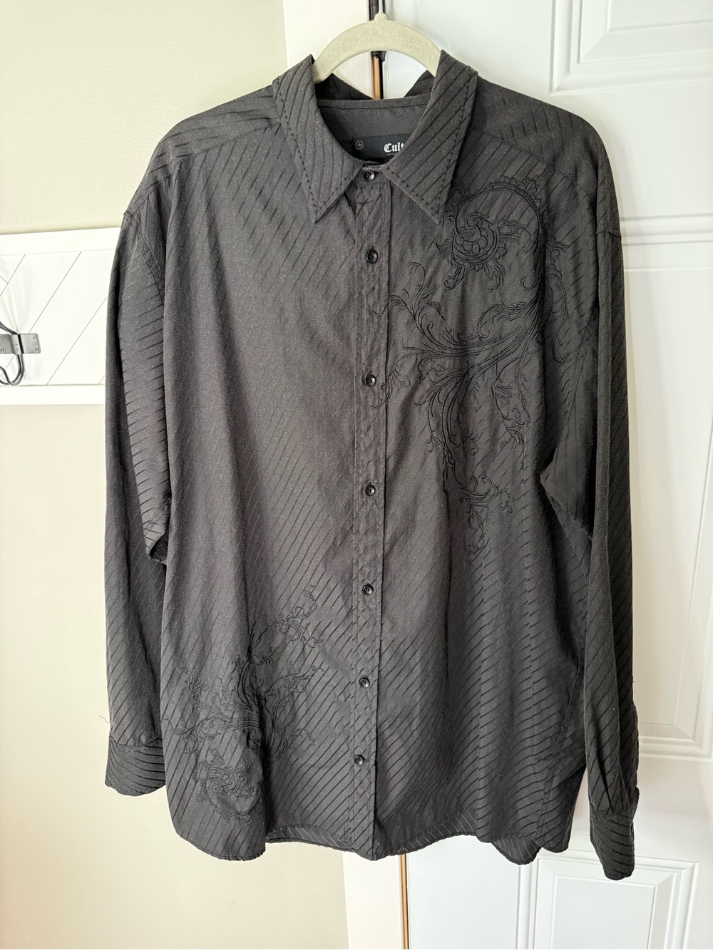 Cultura - Men's Charcoal Button-Up Shirt with Subtle Embroidered Design